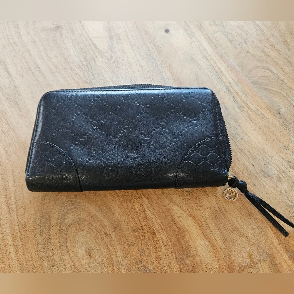 EUC GUCCI Guccissima Black Embossed Zip Wallet